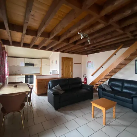 Aux 4 Holiday home